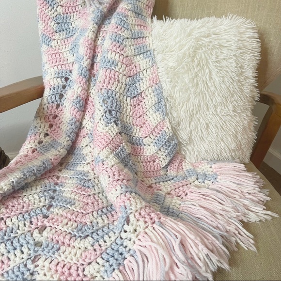 Vintage Handmade Afghan Crochet Knit Chevron Blanket with Fringe Size 40” x 49” - Picture 12 of 12